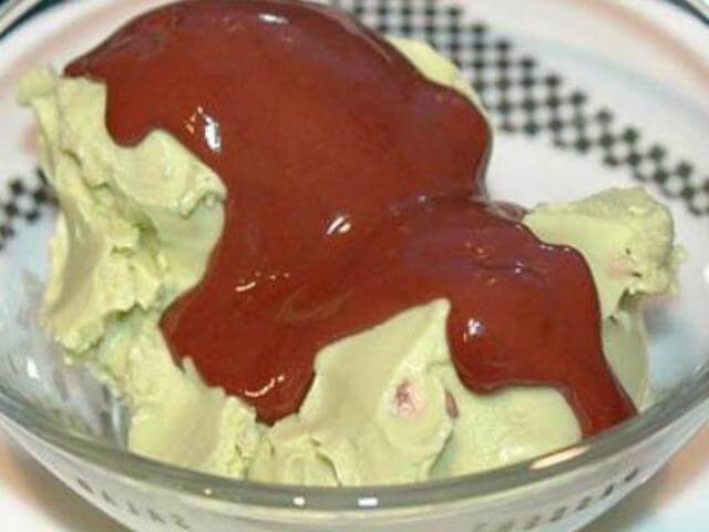Avocado Ice Cream with Pistachios and Chocolate Sauce Photo 1 Avocado Ice Cream with Pistachios and Chocolate Sauce Photo 1