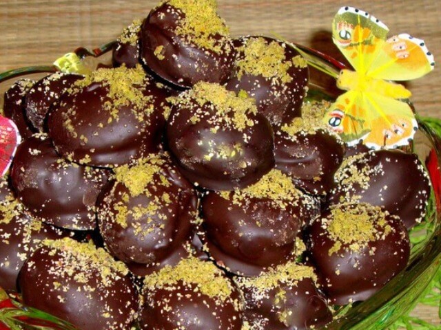 Chocolate Dried Apricots with Marzipan Photo 1 Chocolate Dried Apricots with Marzipan Photo 1