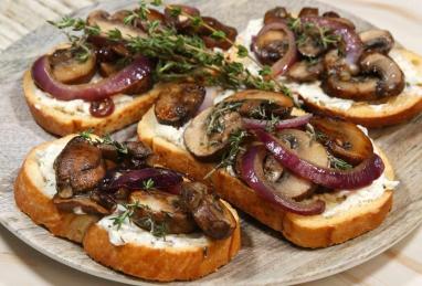 Mushroom Crostini with Herbed Goat Cheese Photo 1