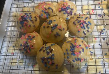 Moist Vanilla Cupcakes Photo 1