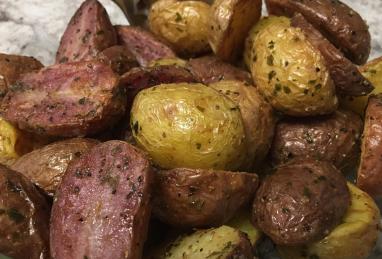 Air Fryer Garlic and Parsley Baby Potatoes Photo 1