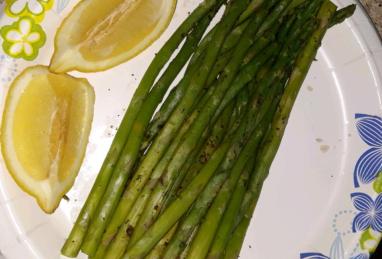 Simply Steamed Asparagus Photo 1