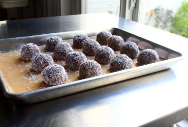 Swedish Chocolate Balls (Chokladbollar) Photo 1