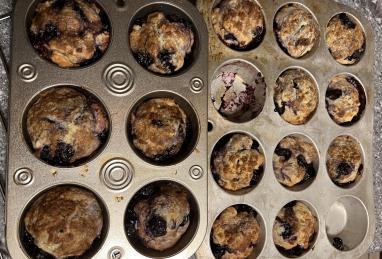 Streusel-Topped Blueberry Muffins Photo 1