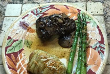 Easy Flat Iron Steak in Wine Sauce Photo 1