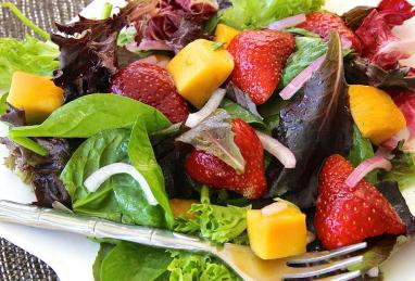 Strawberry Mango Mesclun Salad Photo 1