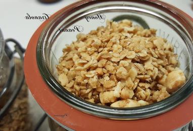 Honey Peanut Granola Photo 1