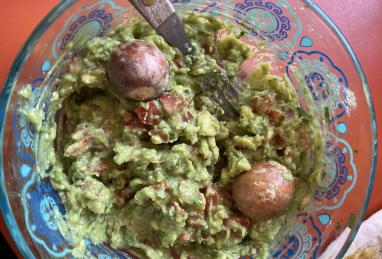 Traditional Mexican Guacamole Photo 1