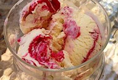 White Chocolate and Raspberry Ice Cream Photo 1