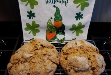 Irish Soda Bread with Raisins Photo 1