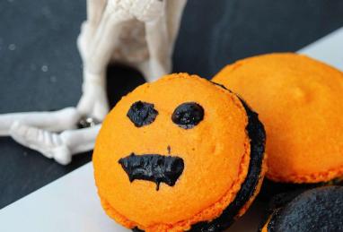 Halloween Macarons Photo 1