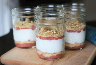 Make-Ahead Rhubarb Yogurt Parfaits Photo 1