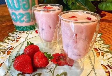 Agua Fresca de Fresas con Crema (Strawberries and Cream) Photo 1