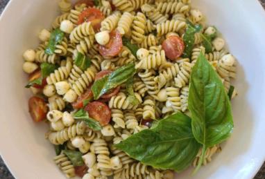 Pesto Pasta Caprese Salad Photo 1