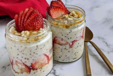 Overnight Oats with Strawberries and Greek Yogurt Photo 1