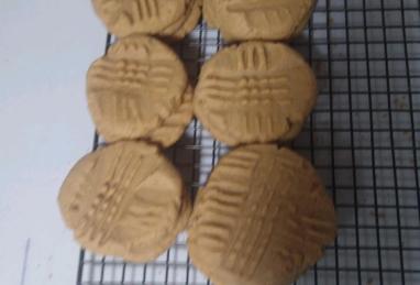 Light and Soft Peanut Butter Cookies Photo 1