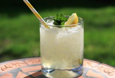 Vodka Lemonade with Mint Photo 1