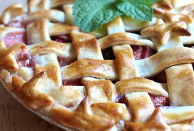 Strawberry Raisin Rhubarb Pie Photo 1