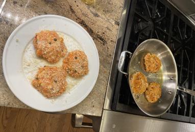 Chef John's Fresh Salmon Cakes Photo 1