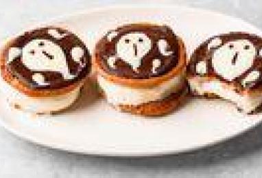 Chocolate "I Scream" Cookie Sandwiches Photo 1