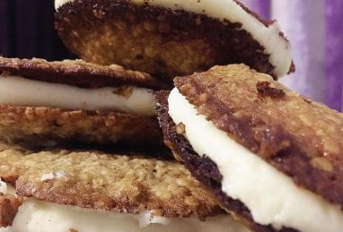 Oatmeal Cream Pies with Chocolate Photo 1