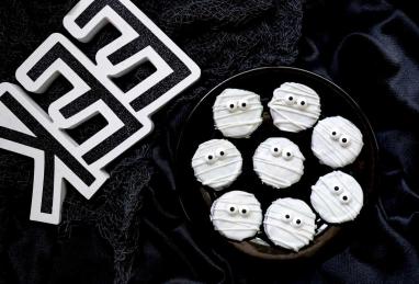 Halloween Oreo Mummies Photo 1