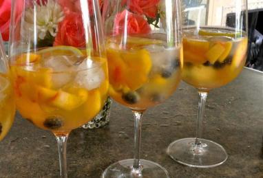 Amazing Peach Sangria Photo 1