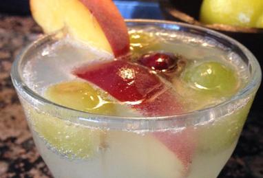 Refreshing Peach Sangria Photo 1