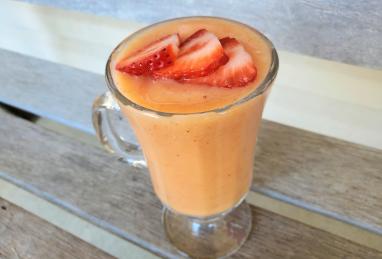 Recharge-Style Strawberry Mango Smoothie Photo 1