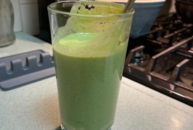 Banana, Avocado, and Spinach Smoothie Photo 1