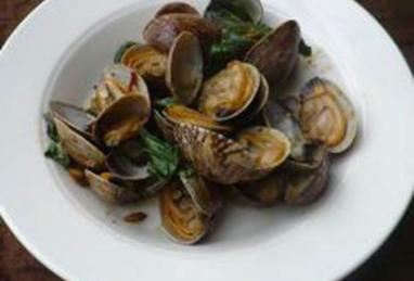 Hoy Lai Pad Nam Prik Pow (Clams with Chili Paste and Basil) Photo 1