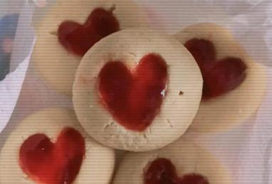 Swedish Hallongrottor Cookies (Raspberry Caves) Photo 1