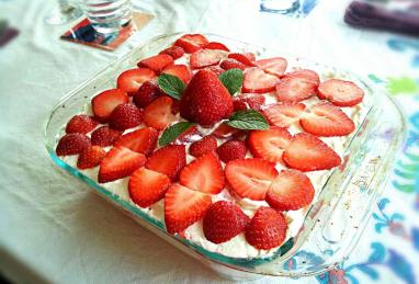 Strawberry Tiramisu Without Eggs Photo 1