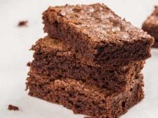 Simple and Delicate Chocolate Sponge Cake Photo 8