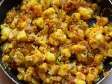 Indian Style Cauliflower and Potatoes Photo 6