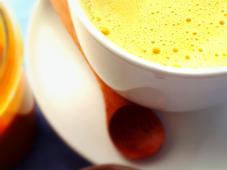 Haldi Ka Doodh (Hot Turmeric Milk) Photo 4