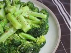 Easy Broccoli Salad Photo 6