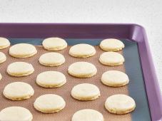 Macarons (French Macaroons) Photo 8