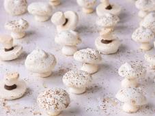 Meringue Mushrooms Photo 12