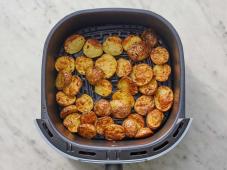 Air Fryer Garlic and Parsley Baby Potatoes Photo 4