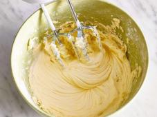 Quick and Almost-Professional Buttercream Icing Photo 6