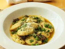 Ricotta Gnocchi with Fresh Peas and Mushrooms Photo 6