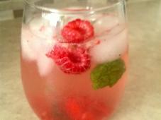 Fresh Raspberry Mojito Photo 2