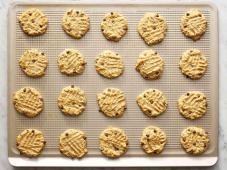 Easy Peanut Butter Chocolate Chip Cookies Photo 4