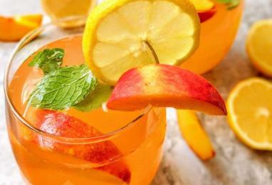 Fresh Peach & Mint Lemonade Photo 1