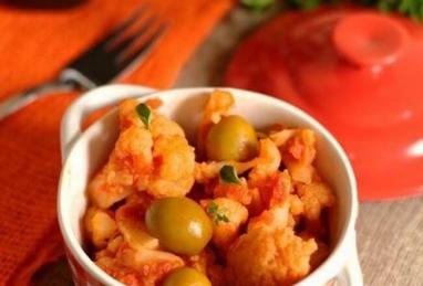 Cauliflower with Olives under Tomato Sauce Photo 1