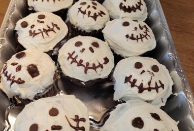 Creepy Halloween Skull Cupcakes Photo 1