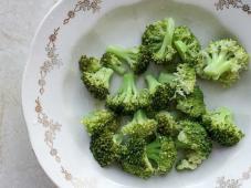 Salad with Lentils, Broccoli and Green Peas Photo 4