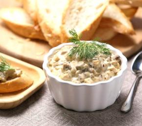 Champignons in Wine and Sour Cream Sauce Photo