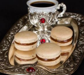 Macaroons with Salty Caramel Photo